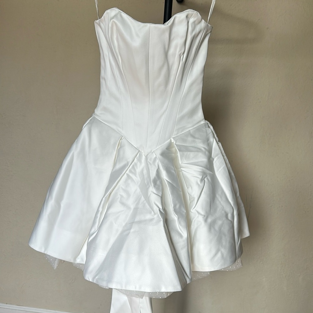 HOUSE OF CB 'Noele' White Satin Strapless Bow Mini Gown NWOT Size XS - Picture 4 of 13